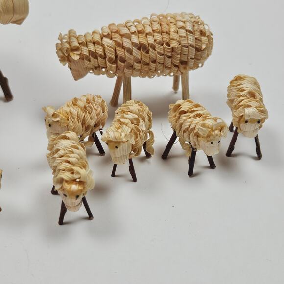12  Czech Republic Corn Husk pieces- Horse, two adult sheep and 9 baby sheep - Picture 4 of 7